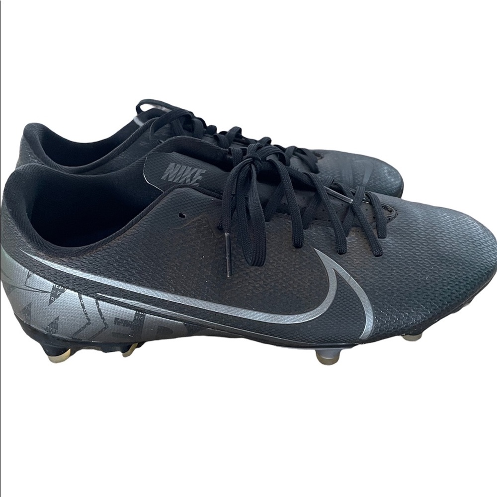 NIKE Mercurial Vapor 13 Academy MG Soccer Shoes Youth Size 6Y